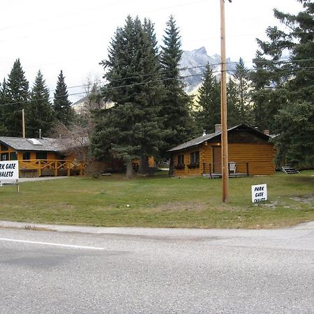 Hôtel Park Gate Chalets à Canmore Extérieur photo