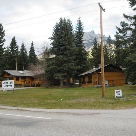 Hôtel Park Gate Chalets à Canmore Extérieur photo